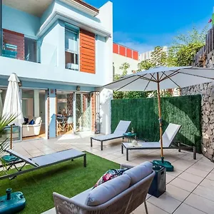 Сasa de vacaciones Family House With Patio And Communal Pool, Santa Úrsula